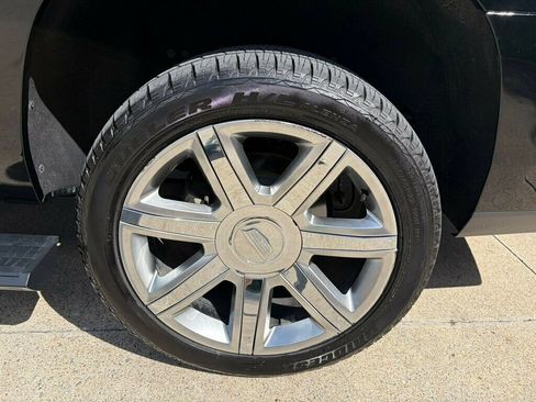 Used 2019 Cadillac Escalade ESV Premium Luxury AWD/4WD image 35