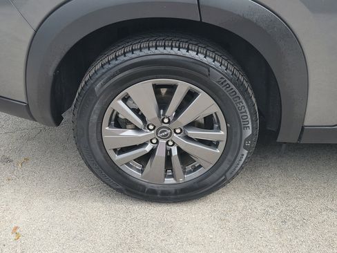 Used 2025 Nissan Pathfinder SV image 9