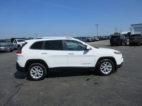 Used 2016 Jeep Cherokee Latitude w/ Comfort/Convenience Group FWD image 5
