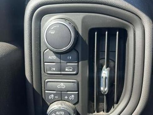 Used 2022 Chevrolet Silverado 1500 Custom image 12