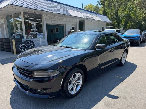 Used 2022 Dodge Charger SXT w/ Leather Interior Group RWD image 7