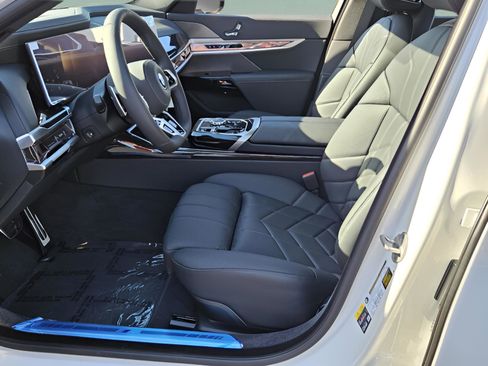 New 2026 BMW i7 eDrive50 w/ M Sport Package image 8