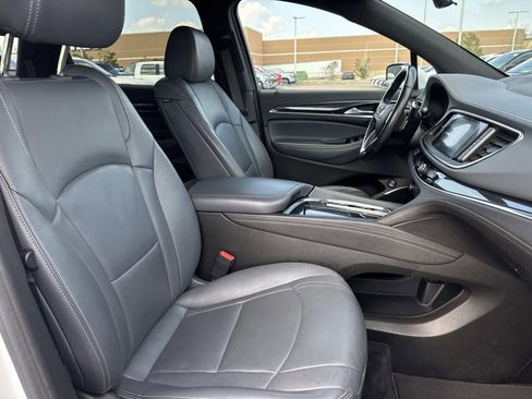 Used 2024 Buick Enclave Premium image 13
