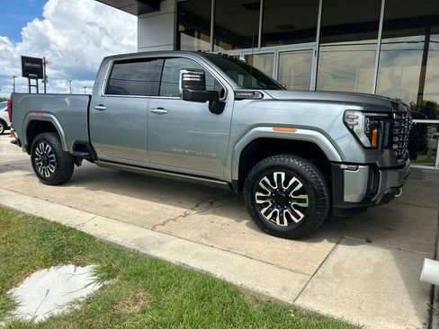 Used 2024 GMC Sierra 2500 Denali Ultimate w/ Max Trailering Package AWD/4WD image 2