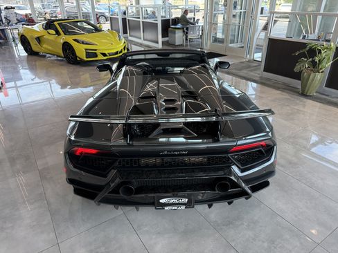 Used 2019 Lamborghini Huracan Performante AWD/4WD image 8