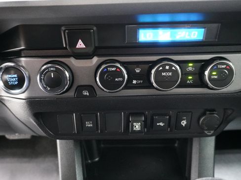 Used 2022 Toyota Tacoma TRD Off-Road image 20