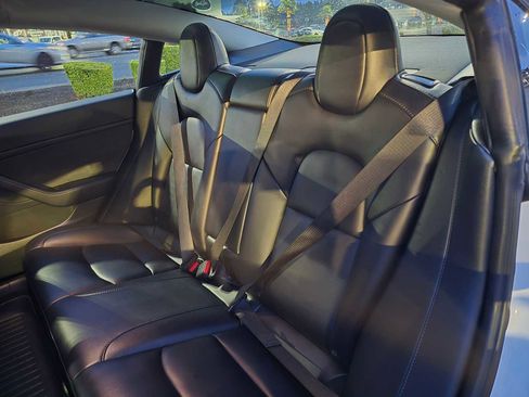 Used 2023 Tesla Model 3 Standard Range image 17