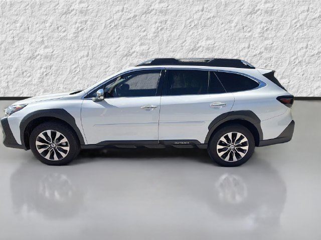 Used 2025 Subaru Outback Touring AWD/4WD image 6