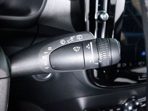 Certified 2025 Volvo XC40 B5 Plus image 20