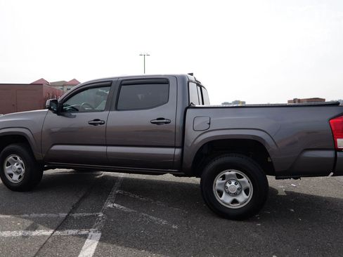 Used 2016 Toyota Tacoma SR image 6