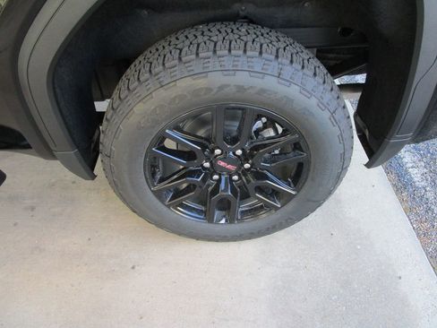 New 2026 GMC Sierra 1500 Elevation image 9