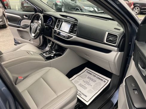 Used 2014 Toyota Highlander XLE AWD/4WD image 15