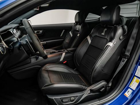 Used 2022 Ford Mustang Shelby GT500 w/ Technology Package image 40