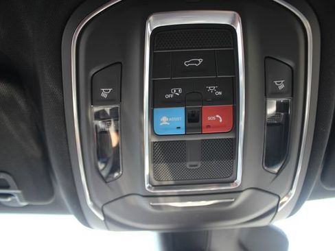 Used 2024 Jeep Grand Cherokee Limited w/ Black Appearance Package AWD/4WD image 13