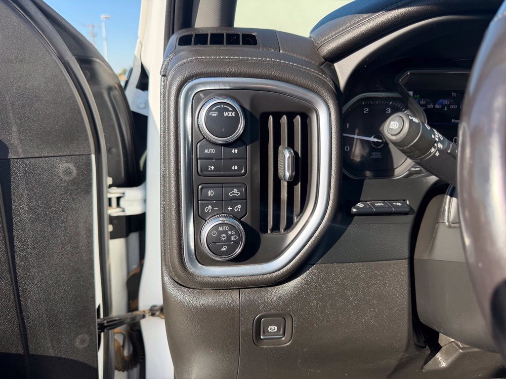 Used 2022 GMC Sierra 3500 Denali w/ Denali Ultimate Package AWD/4WD image 25