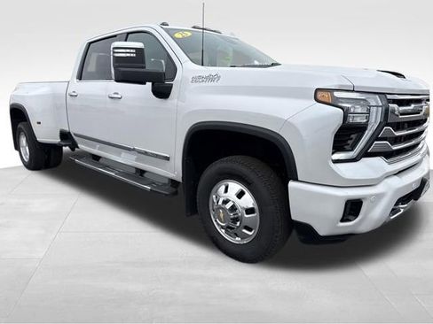 Used 2025 Chevrolet Silverado 3500 High Country w/ High Country Premium Package image 7