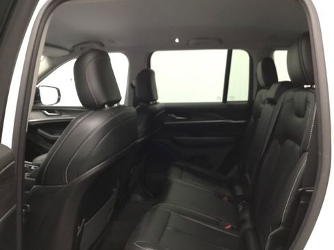 Used 2023 Jeep Grand Cherokee Limited AWD/4WD image 12