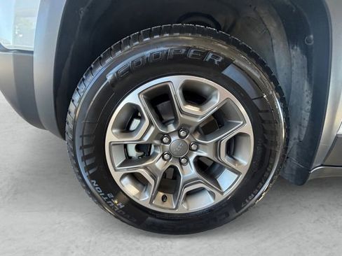 Used 2022 Jeep Cherokee Trailhawk w/ Trailer Tow Group AWD/4WD image 29