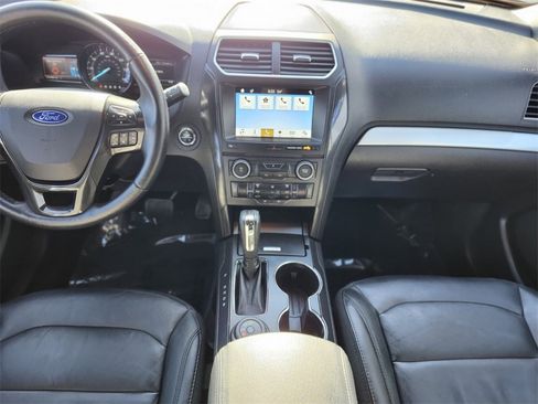 Used 2017 Ford Explorer XLT w/ Equipment Group 202A image 12