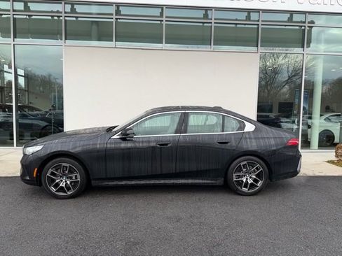 Used 2026 BMW 530i xDrive w/ Executive Package image 2