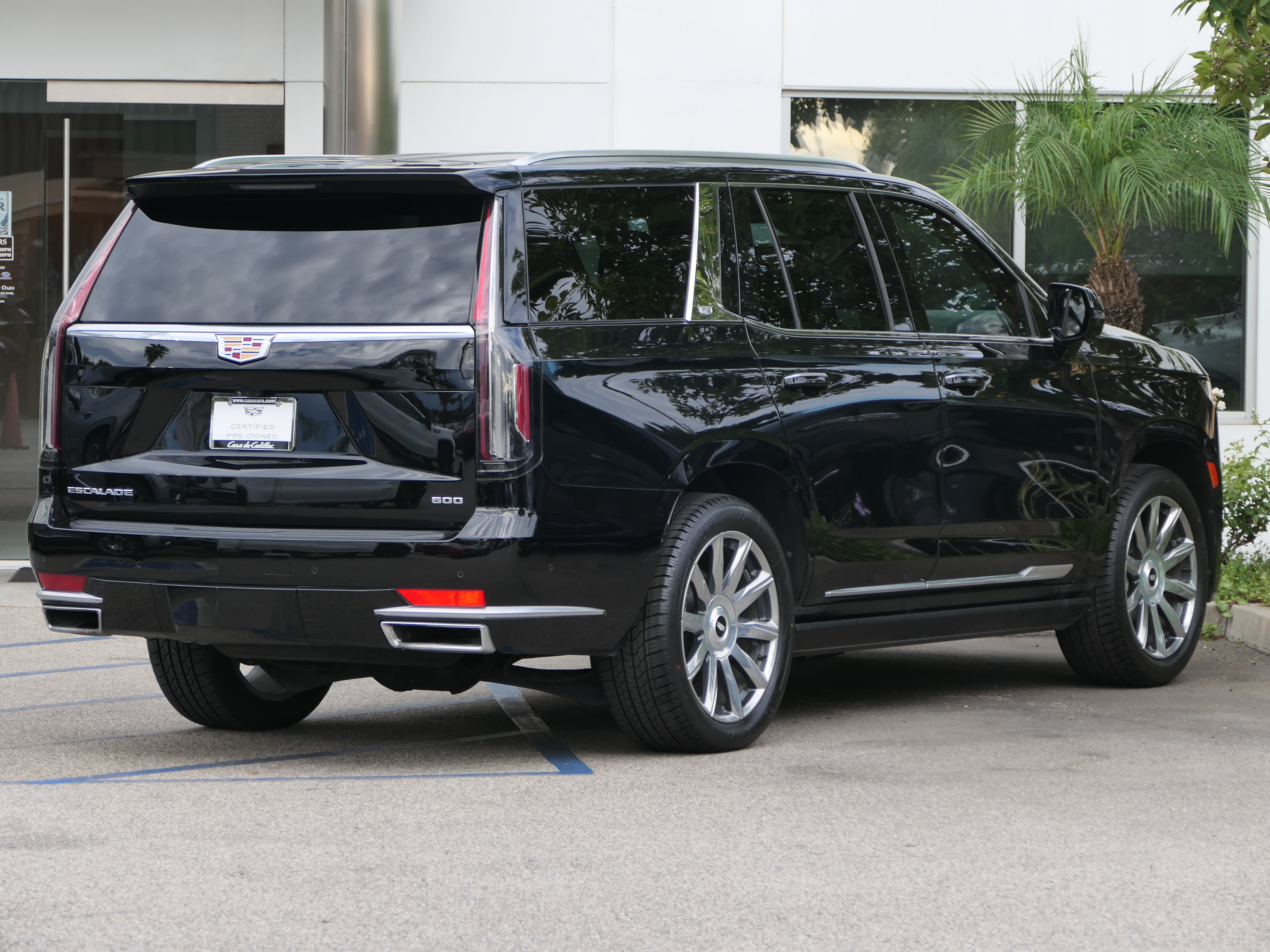 Certified 2023 Cadillac Escalade Premium Luxury Platinum AWD/4WD image 5