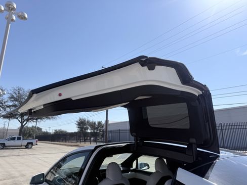 Used 2022 Tesla Model X Plaid image 40