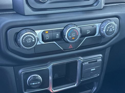 Used 2019 Jeep Wrangler Sport AWD/4WD image 18