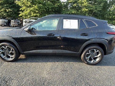 Used 2024 Chevrolet Trax LT w/ Driver Confidence Package FWD image 11