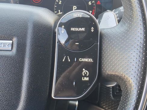 Used 2019 Land Rover Range Rover Velar R-Dynamic SE AWD/4WD image 29