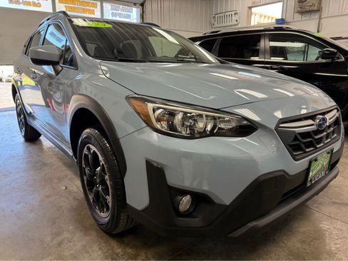 Used 2023 Subaru Crosstrek 2.0i Premium image 3