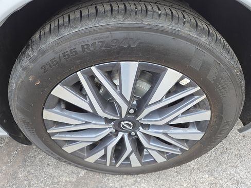 Used 2025 Nissan Altima 2.5 SV image 11