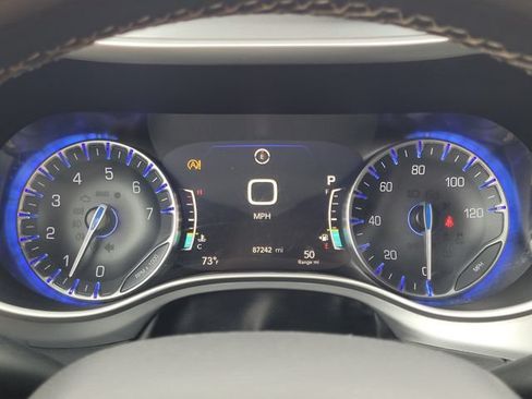 Used 2021 Chrysler Pacifica Touring w/ S Appearance Package FWD image 22