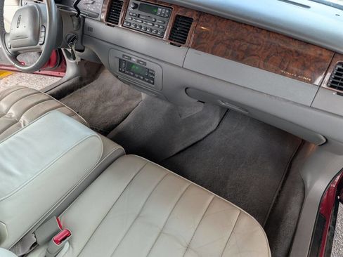 Used 1998 Lincoln Town Car Executive image 22