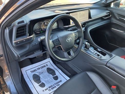 Used 2023 Toyota Crown Limited image 12