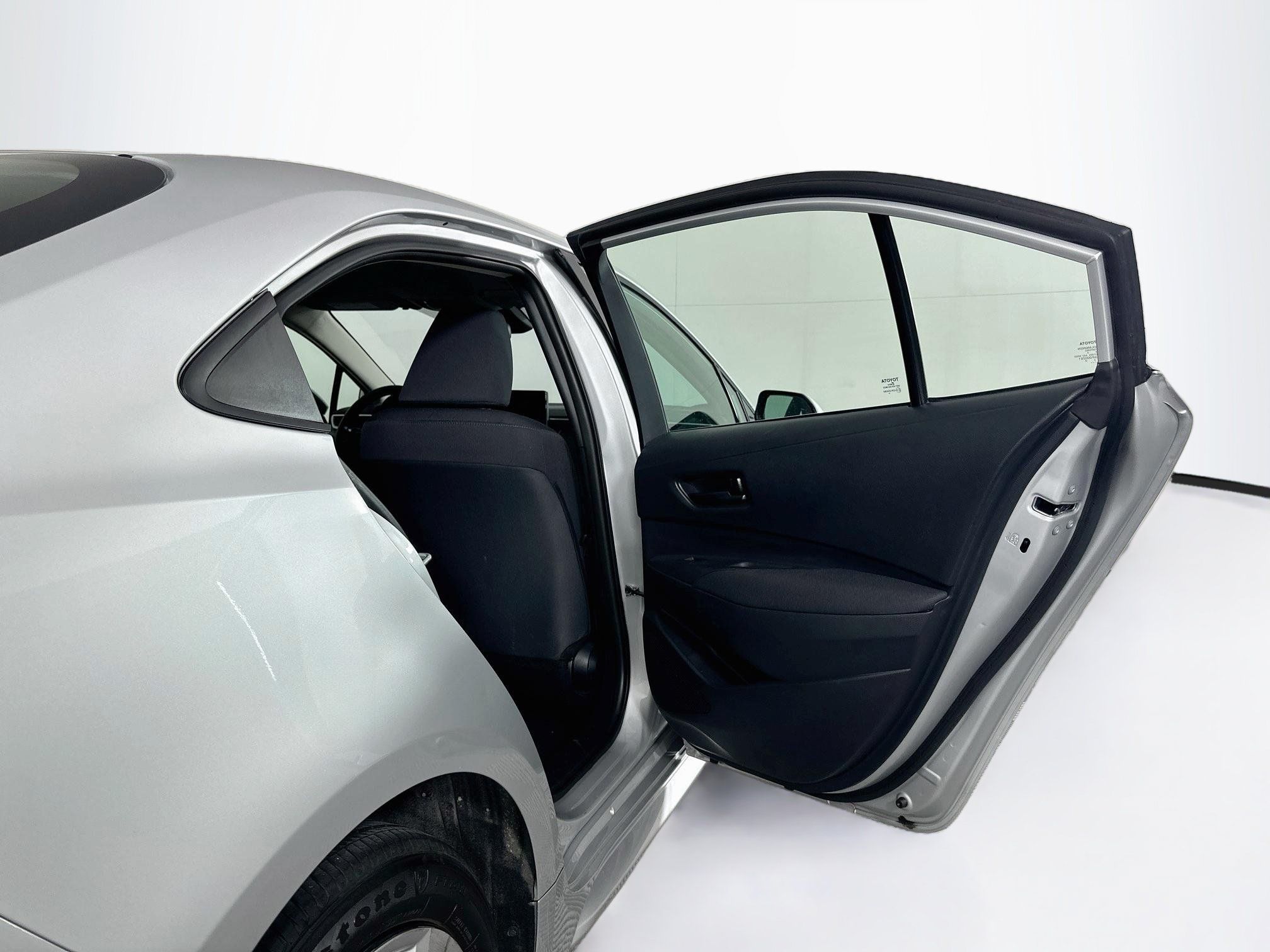 Used 2025 Toyota Corolla LE FWD image 27