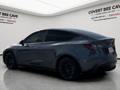 Used 2022 Tesla Model Y Long Range image 6