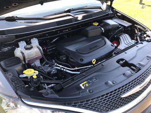 Used 2021 Chrysler Voyager Lxi FWD image 49