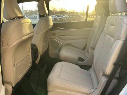 Used 2024 Jeep Grand Cherokee L Limited w/ Luxury Tech Group II image 14