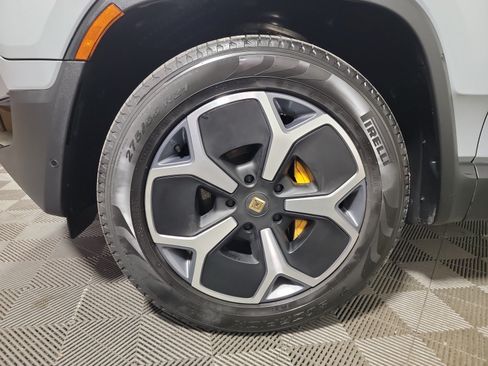Used 2024 Rivian R1S Adventure AWD/4WD image 9