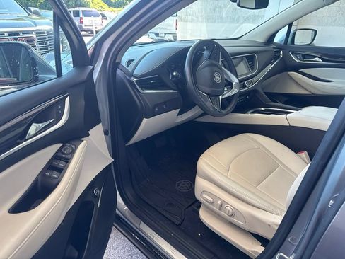 Used 2023 Buick Enclave Essence w/ Experience Buick Package FWD image 9