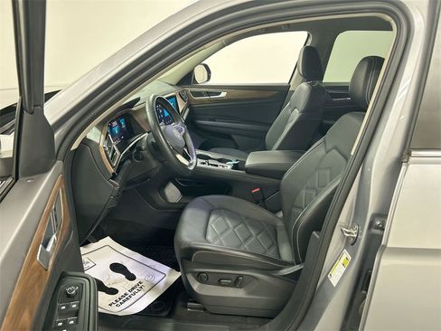Certified 2024 Volkswagen Atlas SE image 12