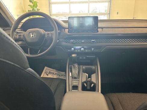 Certified 2023 Honda Accord EX image 8