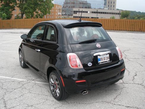 Used 2017 FIAT 500 Pop w/ Sport Appearance Package FWD image 8