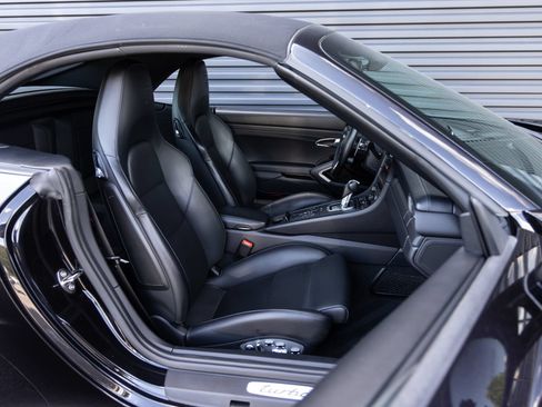 Certified 2019 Porsche 911 Turbo S AWD/4WD image 32