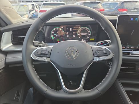 New 2026 Volkswagen Tiguan SE image 14