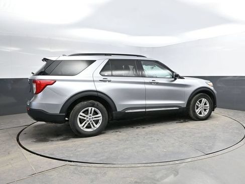 Used 2024 Ford Explorer XLT w/ Equipment Group 202A AWD/4WD image 2
