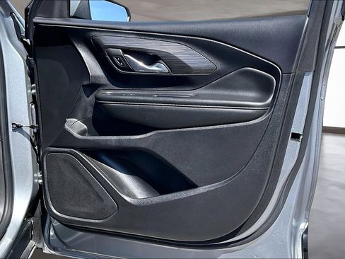 Used 2024 GMC Terrain SLE image 25