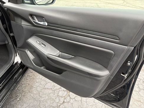 Used 2024 Nissan Altima 2.5 SV image 11