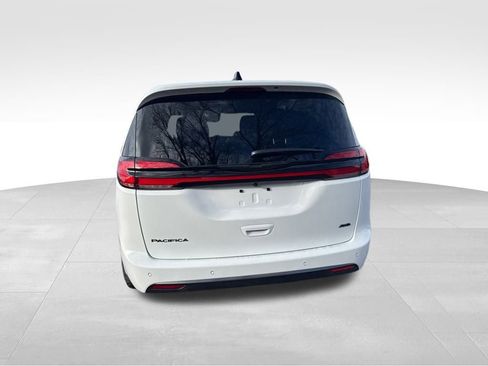 New 2026 Chrysler Pacifica Select image 4