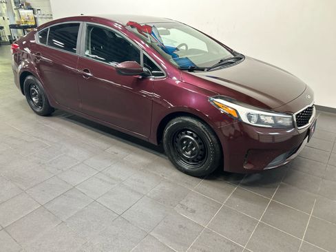 Used 2018 Kia Forte LX FWD image 2
